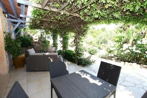 Mimosa Bed & Breakfast 4*